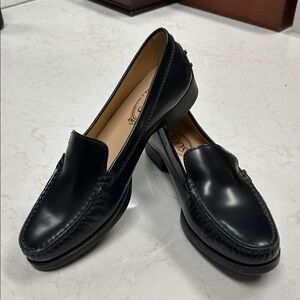 Tod's Elegant Black Leather Loafers